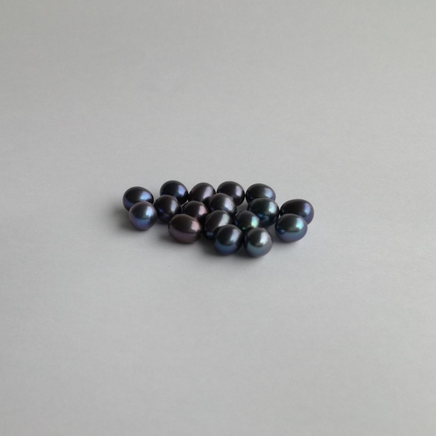 Pearls - graphite drilled rice PP16