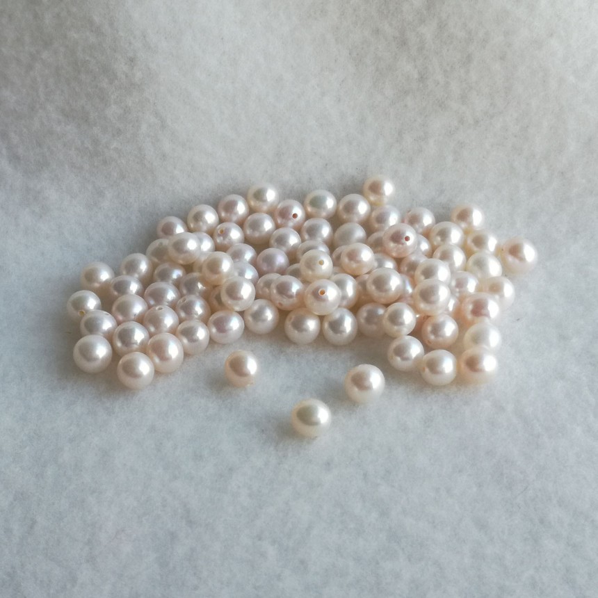 Pearls - white round 5-5,5 mm drilled PP03