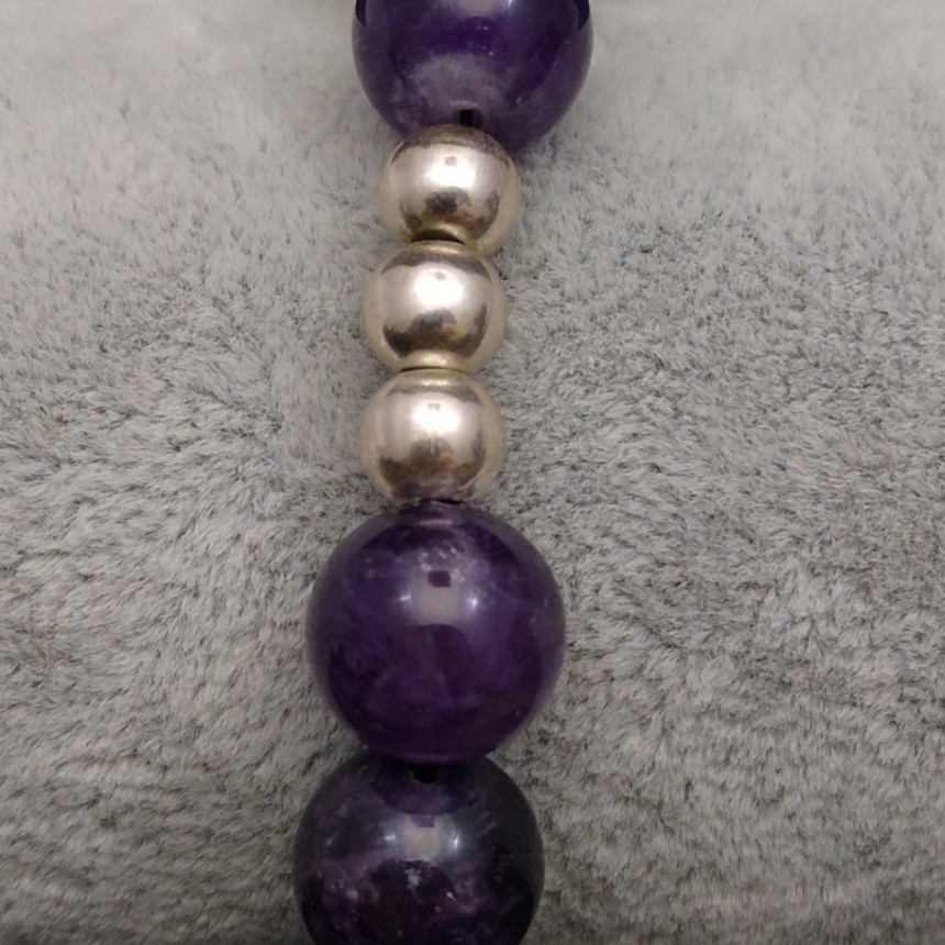 Purple amethyst bracelet with silver elements KB07-3