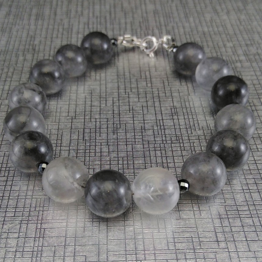 Bracelet made of gray round crystal and hematite 20 cm KB25 