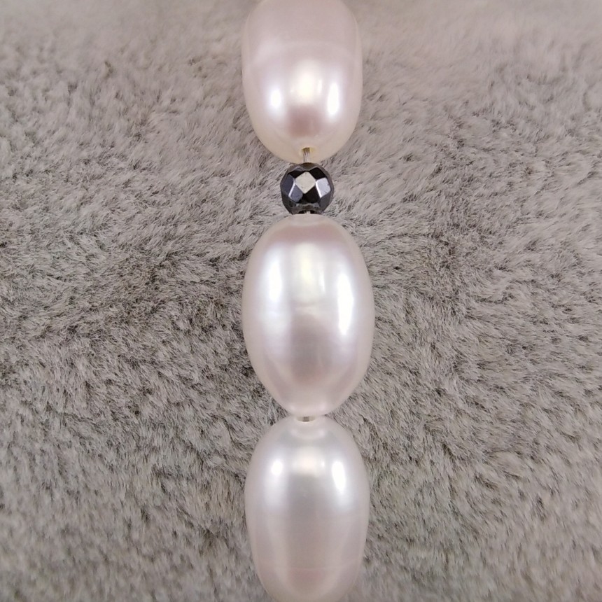 Bracelet made of real white pearls of the rice type combined with hematite 18, 19 or 20 cm PB08-H