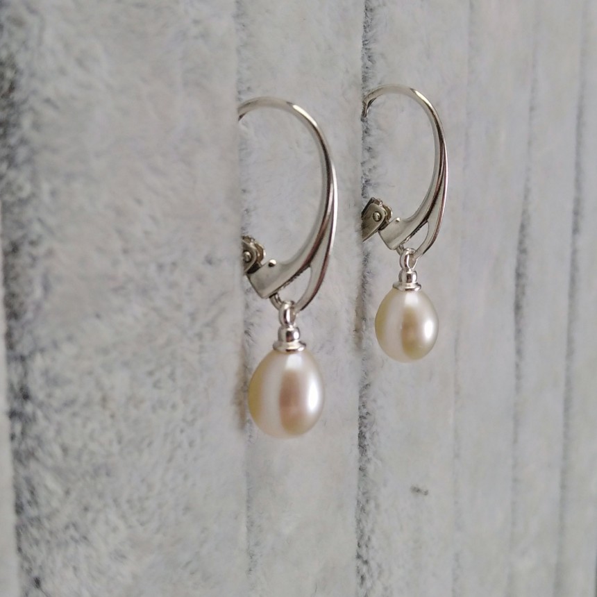 Earrings with natural white pearls 7 - 8.5 mm on silver English earwires PK38 