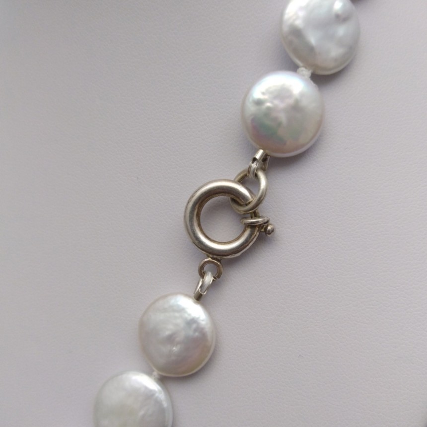 A set of real white pearl pearls with a ring KP16