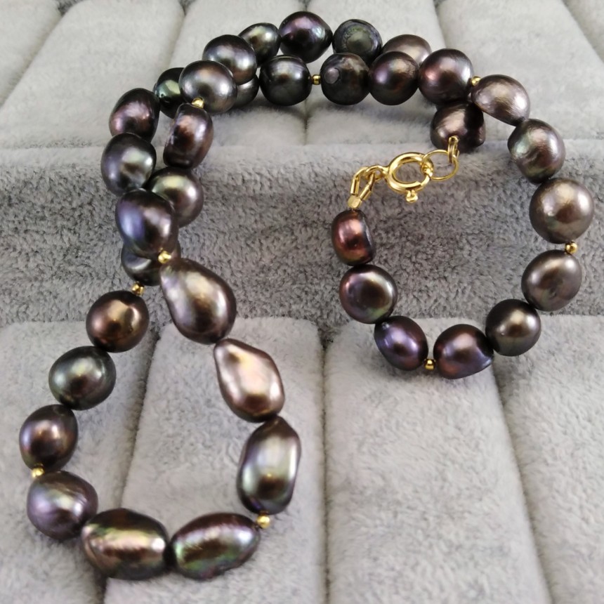 Necklace made of natural brown corn pearls with gold-plated elements 48 cm PNP03-1E