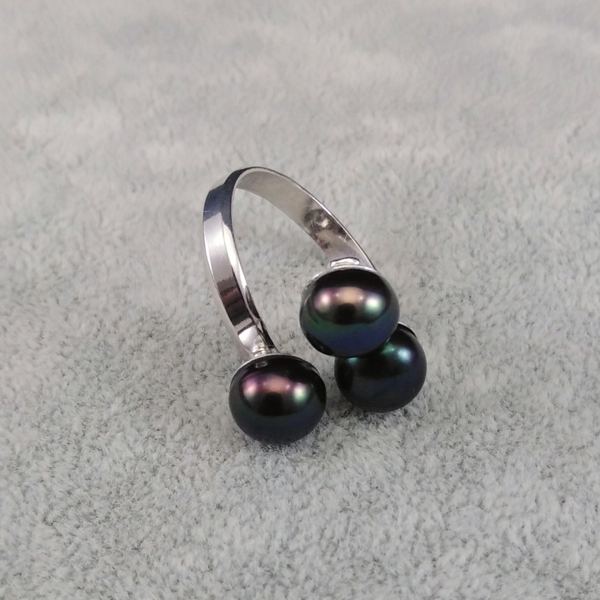 Ring with three green 8 mm pearls with adjustable size PPi05-3B