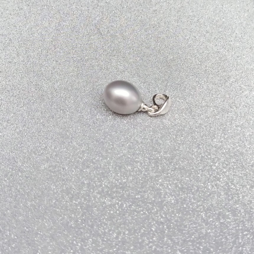 A set of real pearls of the teardrop type with silver color KP17-1